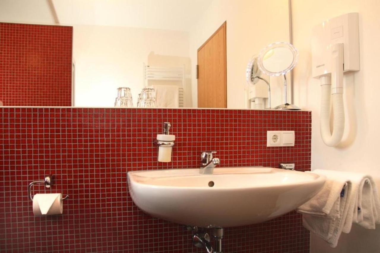 Hotel Weinblatt Зоммерах Экстерьер фото